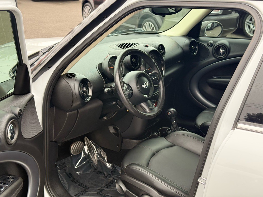2015 MINI Countryman Image 13