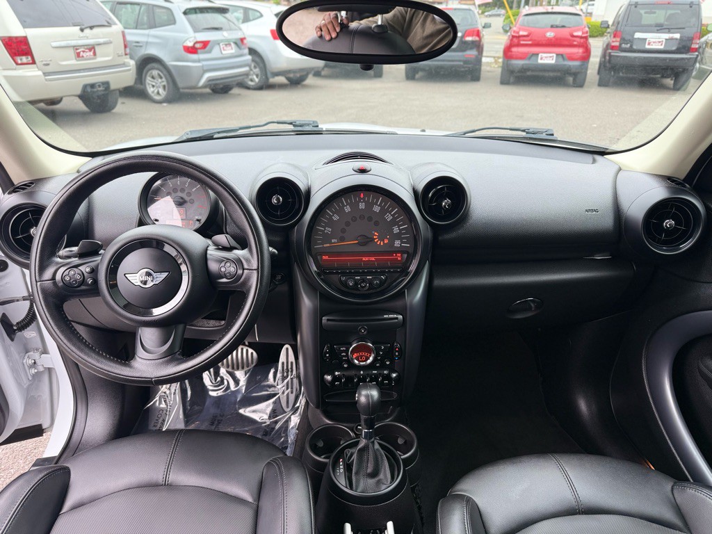 2015 MINI Countryman Image 16
