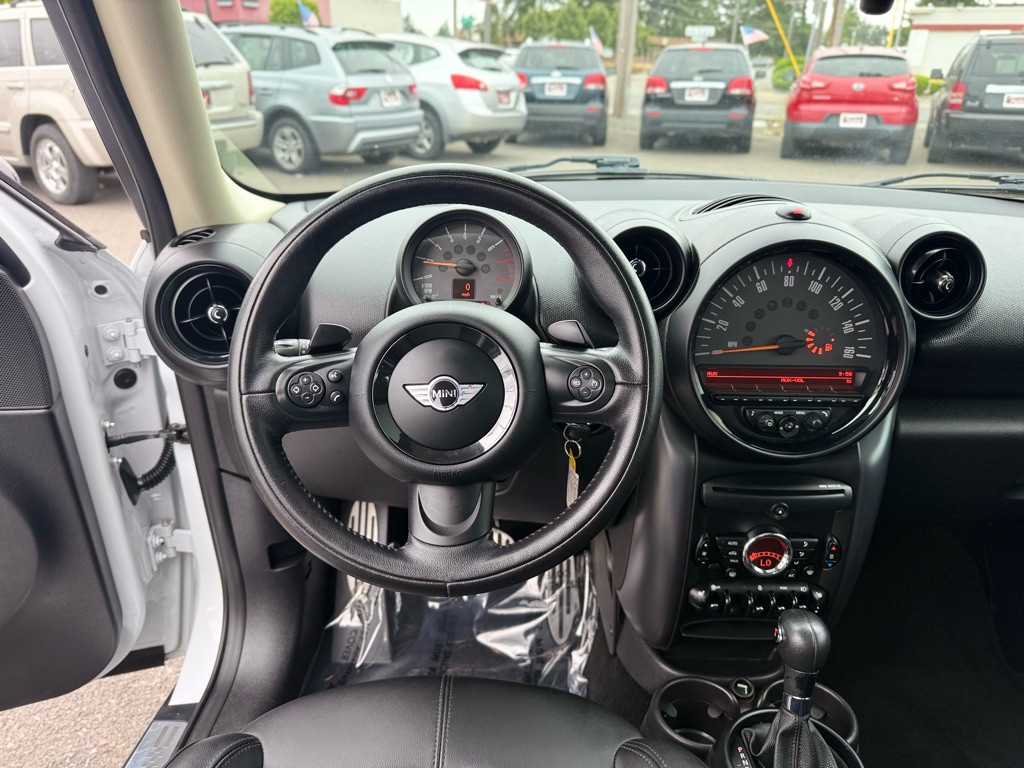 2015 MINI Countryman Image 17