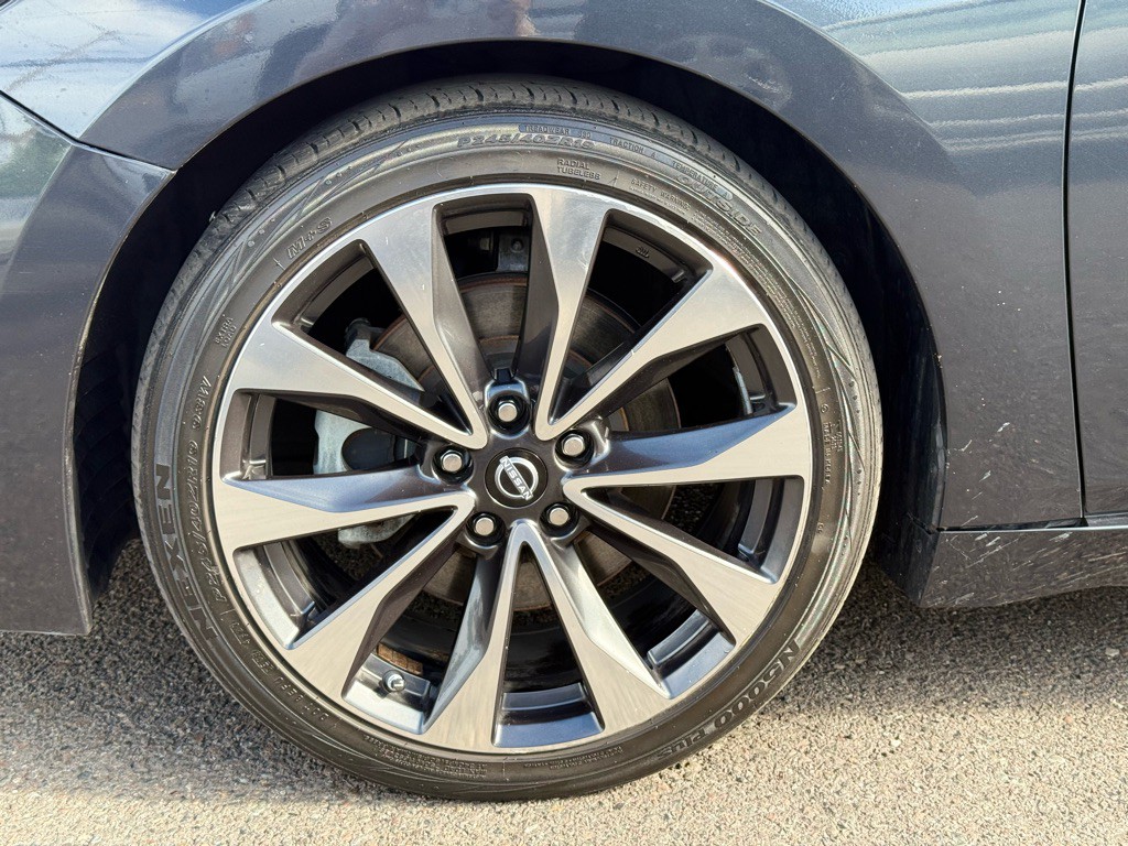2016 Nissan Maxima Image 11