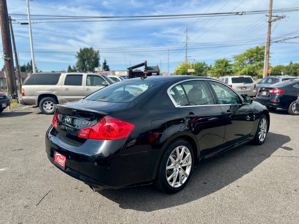 2011 INFINITI G37 Image 6