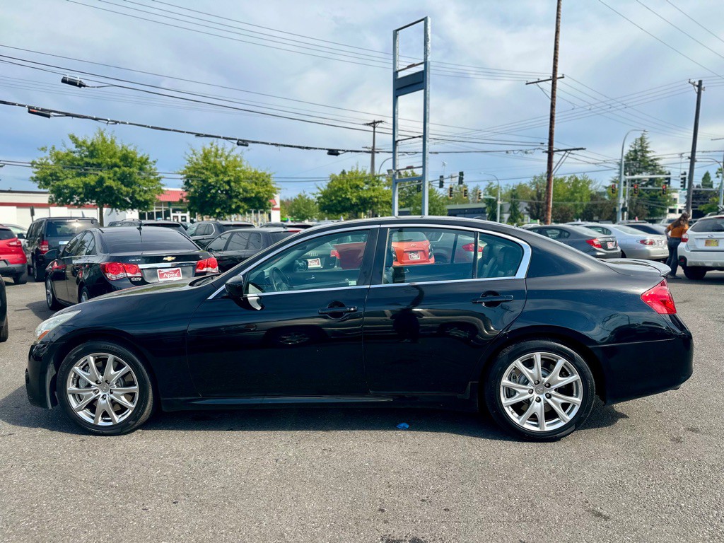 2011 INFINITI G37 Image 11