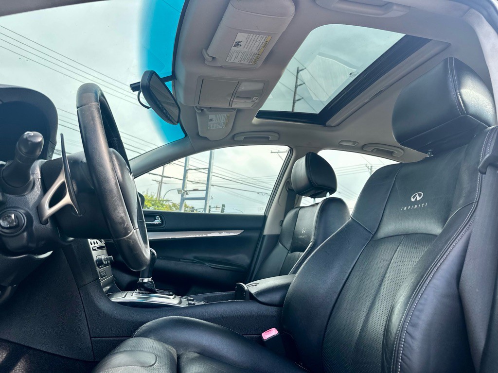 2011 INFINITI G37 Image 15