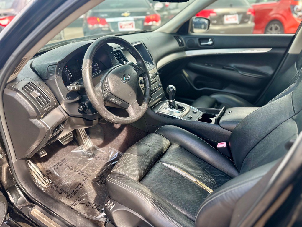 2011 INFINITI G37 Image 16