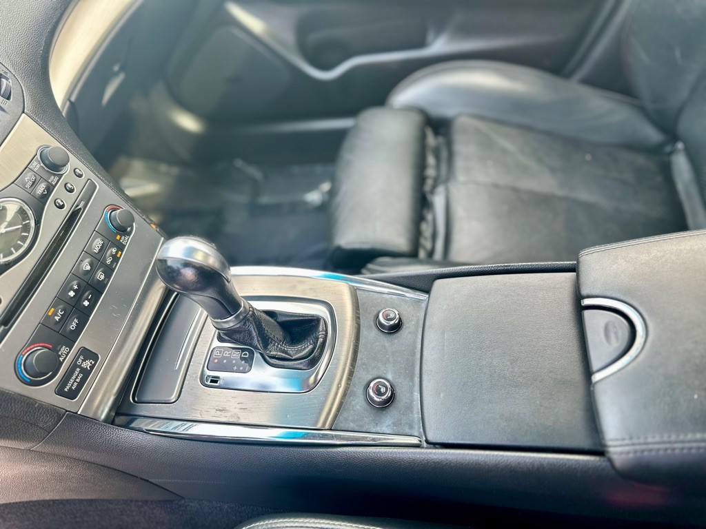 2011 INFINITI G37 Image 19