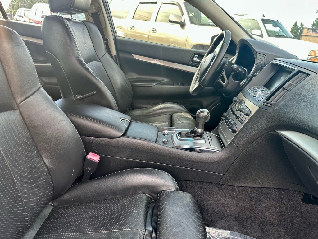 2011 INFINITI G37 Image 26
