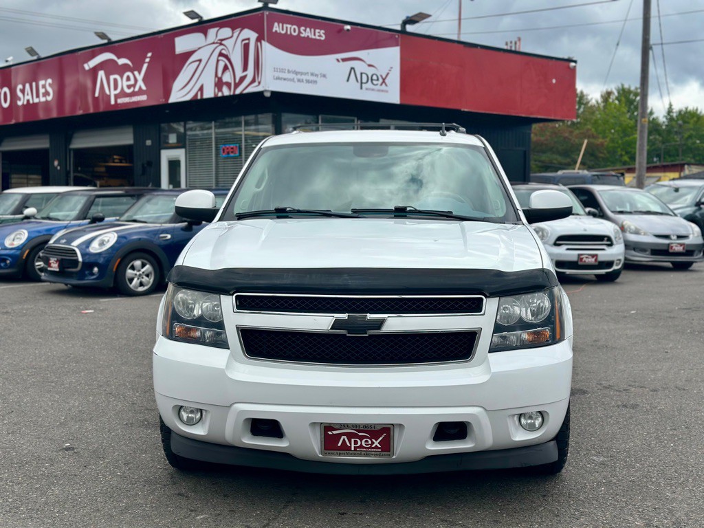2010 Chevrolet Suburban Image 2