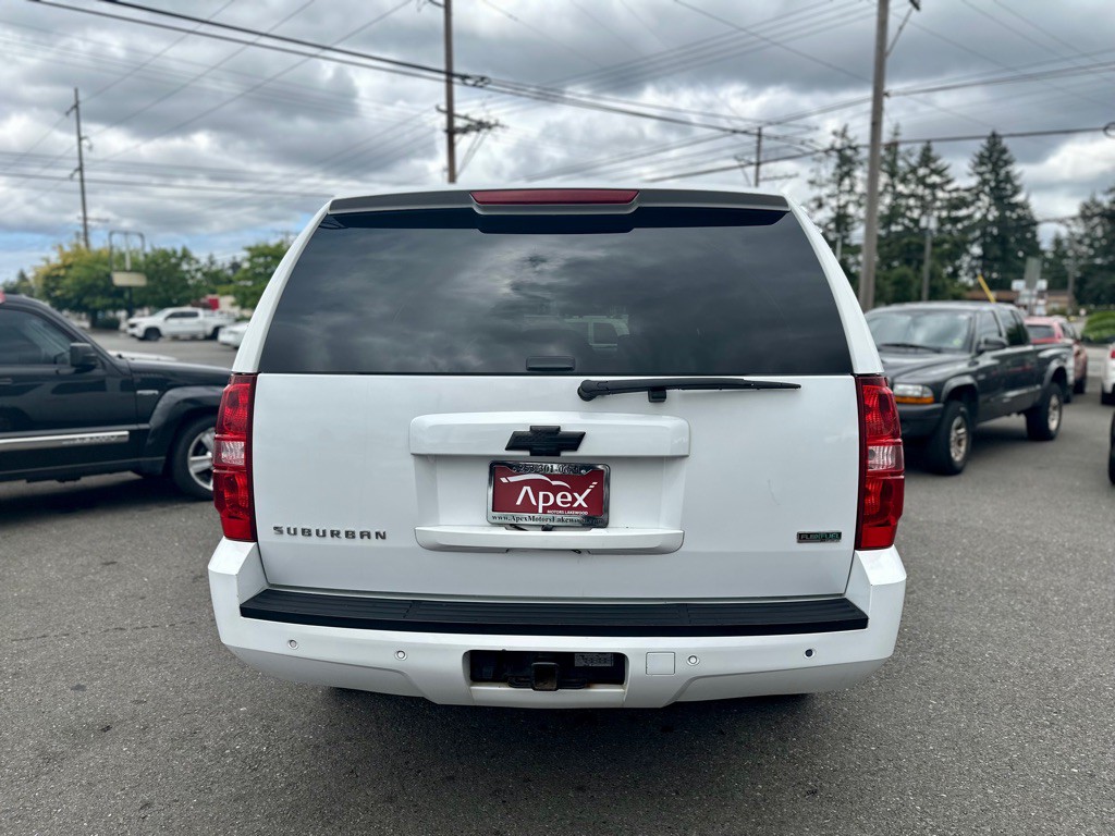 2010 Chevrolet Suburban Image 6