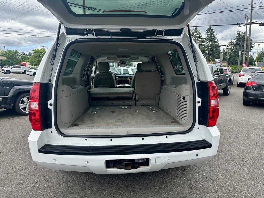 2010 Chevrolet Suburban Image 9