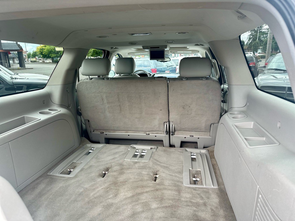 2010 Chevrolet Suburban Image 10