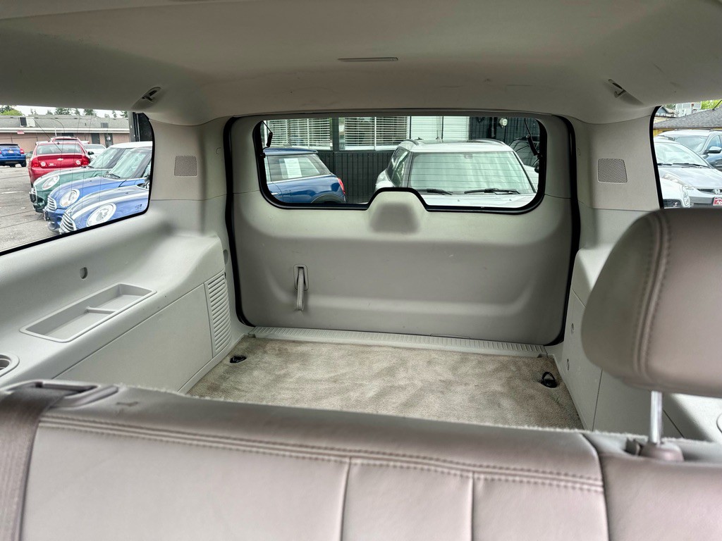 2010 Chevrolet Suburban Image 11