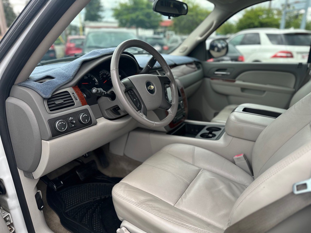 2010 Chevrolet Suburban Image 15