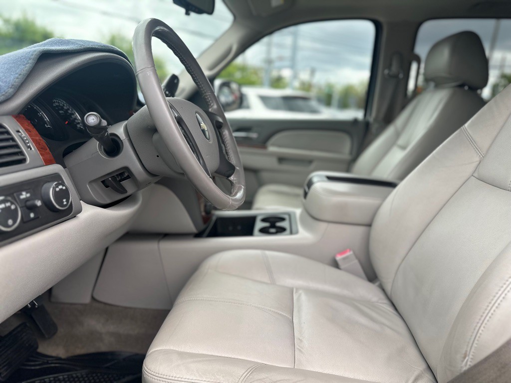 2010 Chevrolet Suburban Image 16