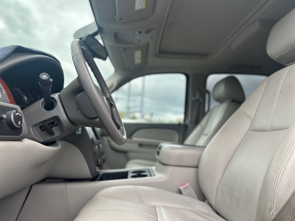 2010 Chevrolet Suburban Image 17