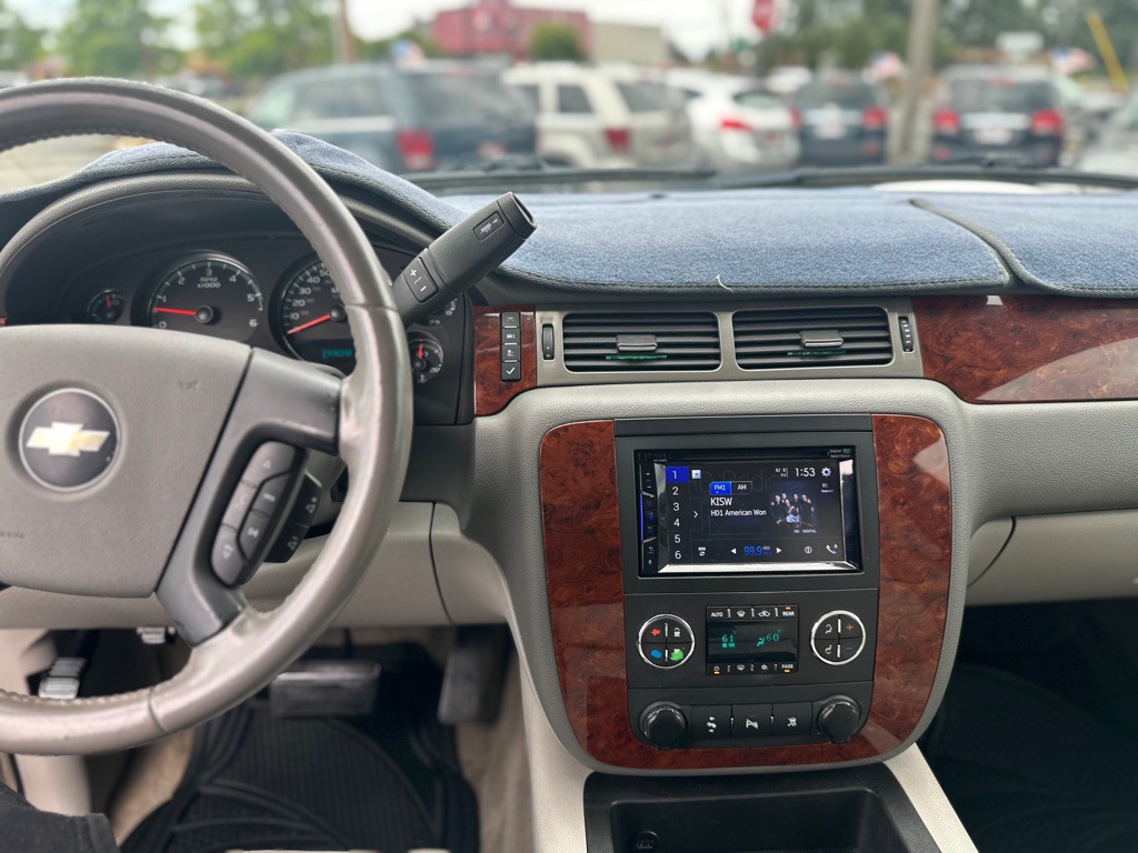 2010 Chevrolet Suburban Image 18