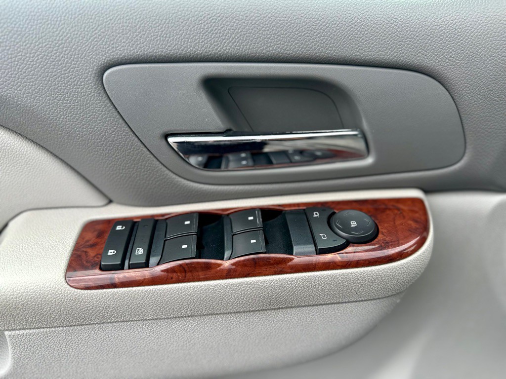 2010 Chevrolet Suburban Image 19