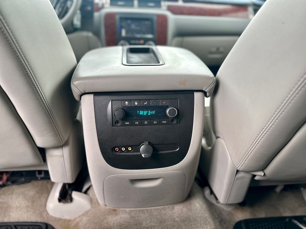 2010 Chevrolet Suburban Image 22