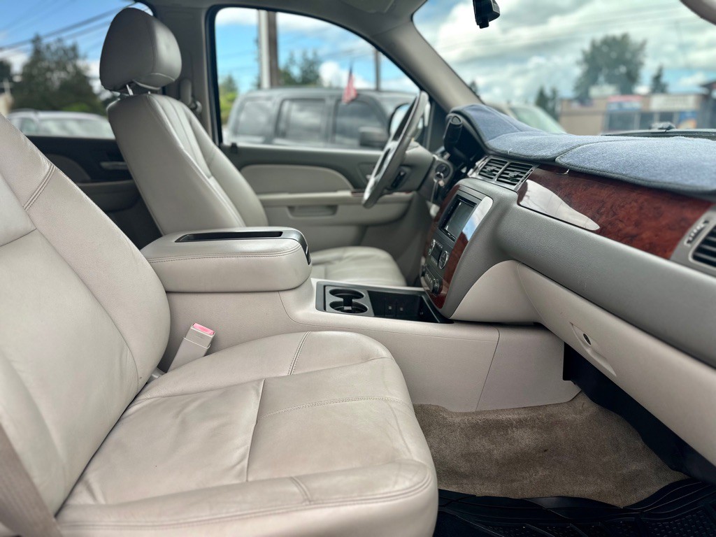 2010 Chevrolet Suburban Image 23