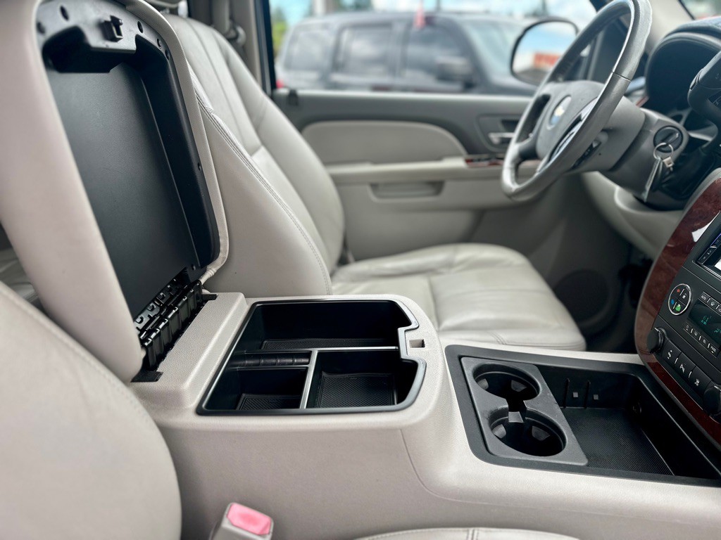 2010 Chevrolet Suburban Image 24