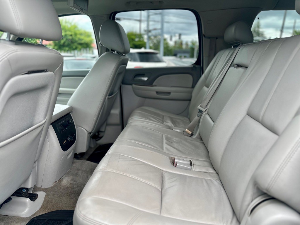 2010 Chevrolet Suburban Image 27