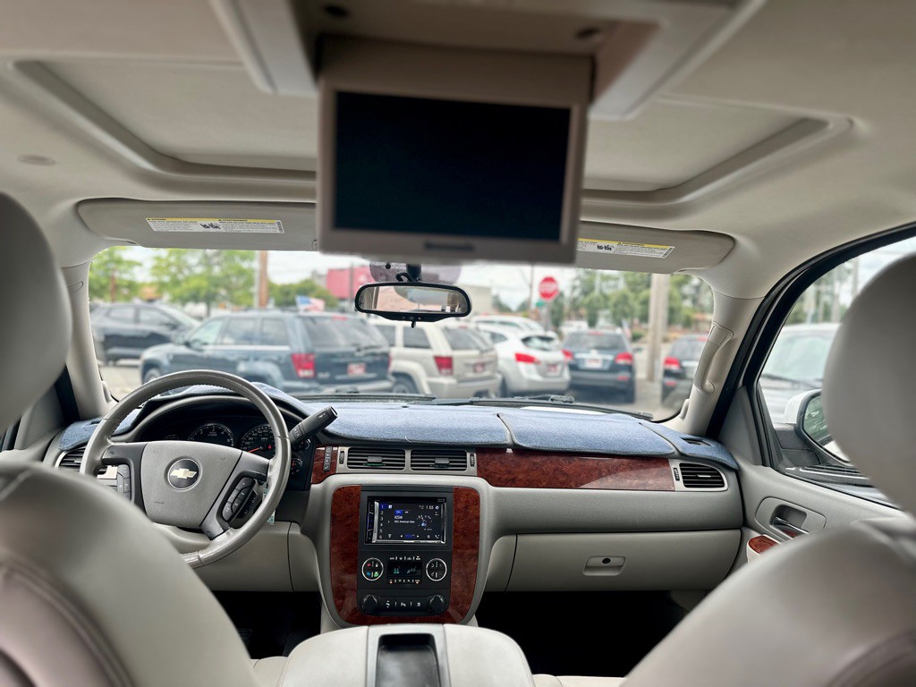 2010 Chevrolet Suburban Image 29