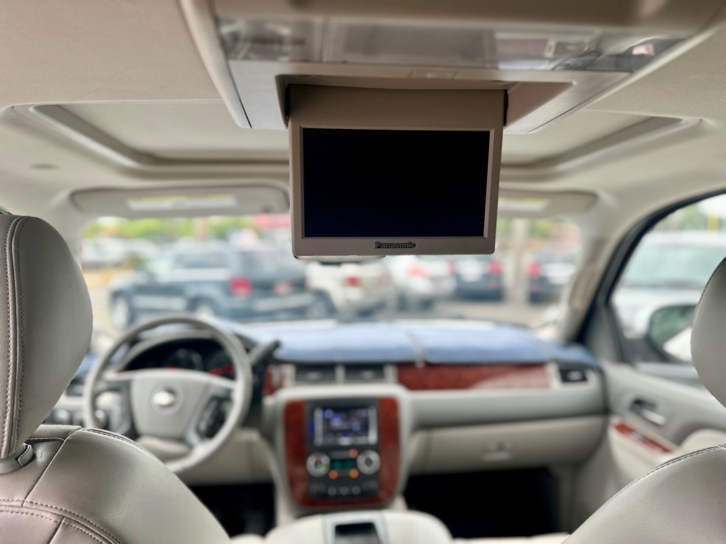 2010 Chevrolet Suburban Image 30