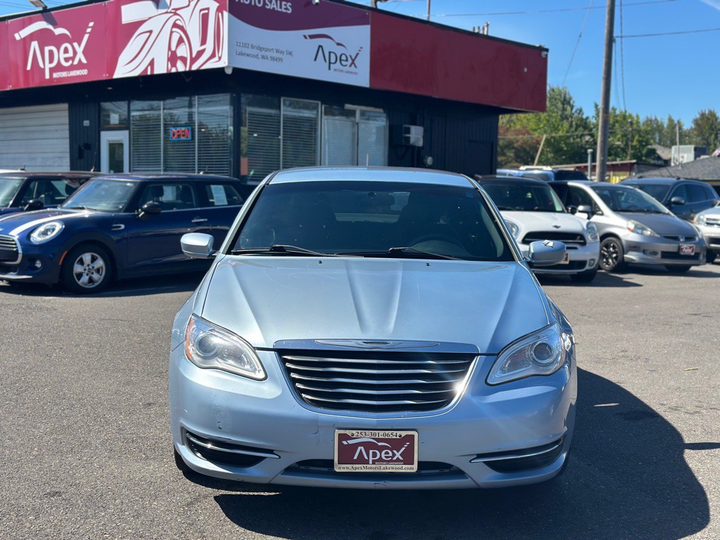 2013 Chrysler 200 Image 2