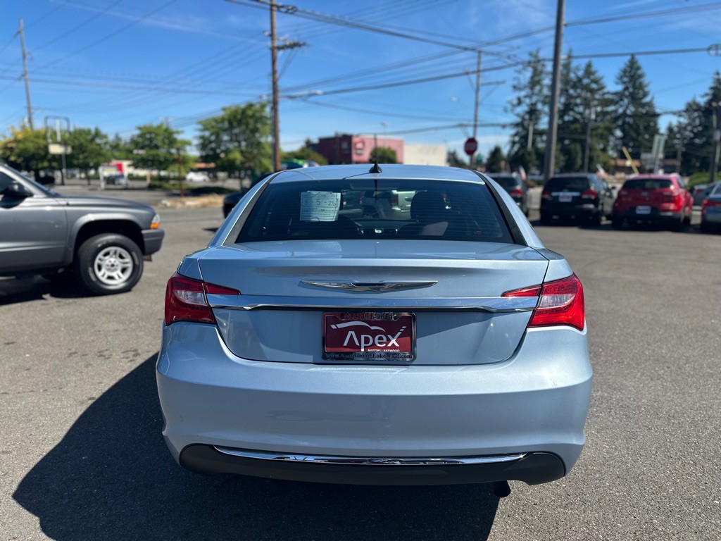 2013 Chrysler 200 Image 6