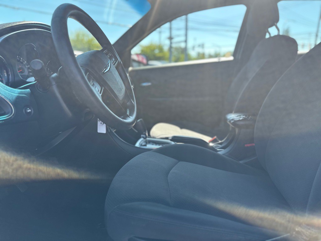2013 Chrysler 200 Image 13