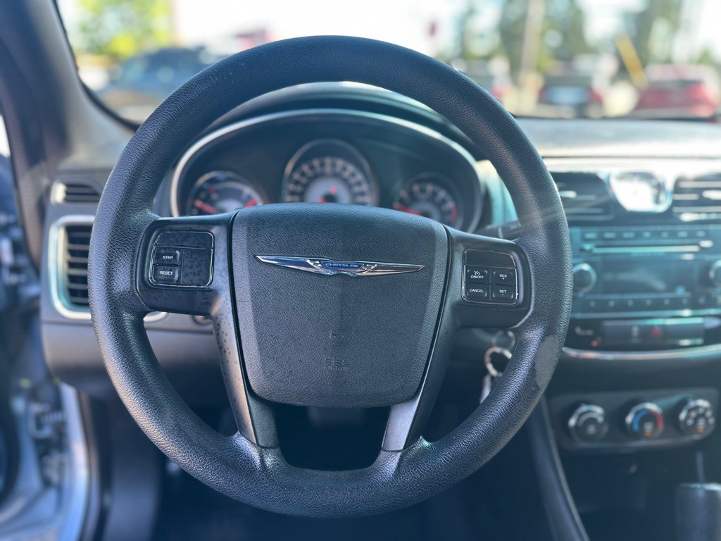 2013 Chrysler 200 Image 15