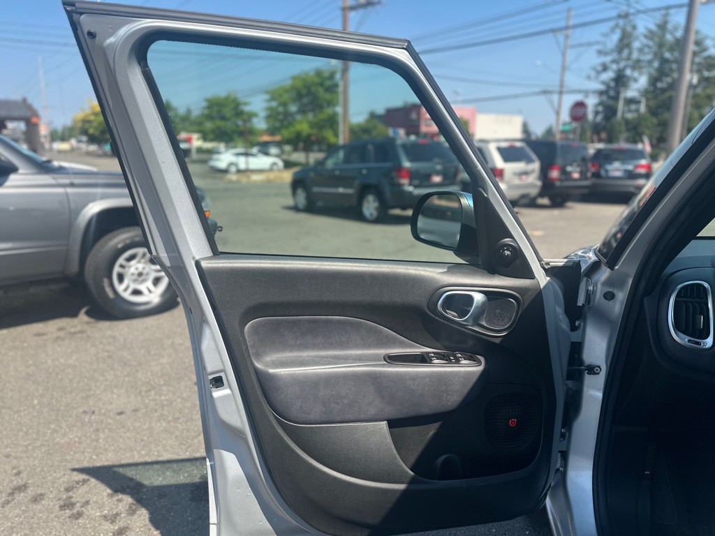2014 FIAT 500L Image 10