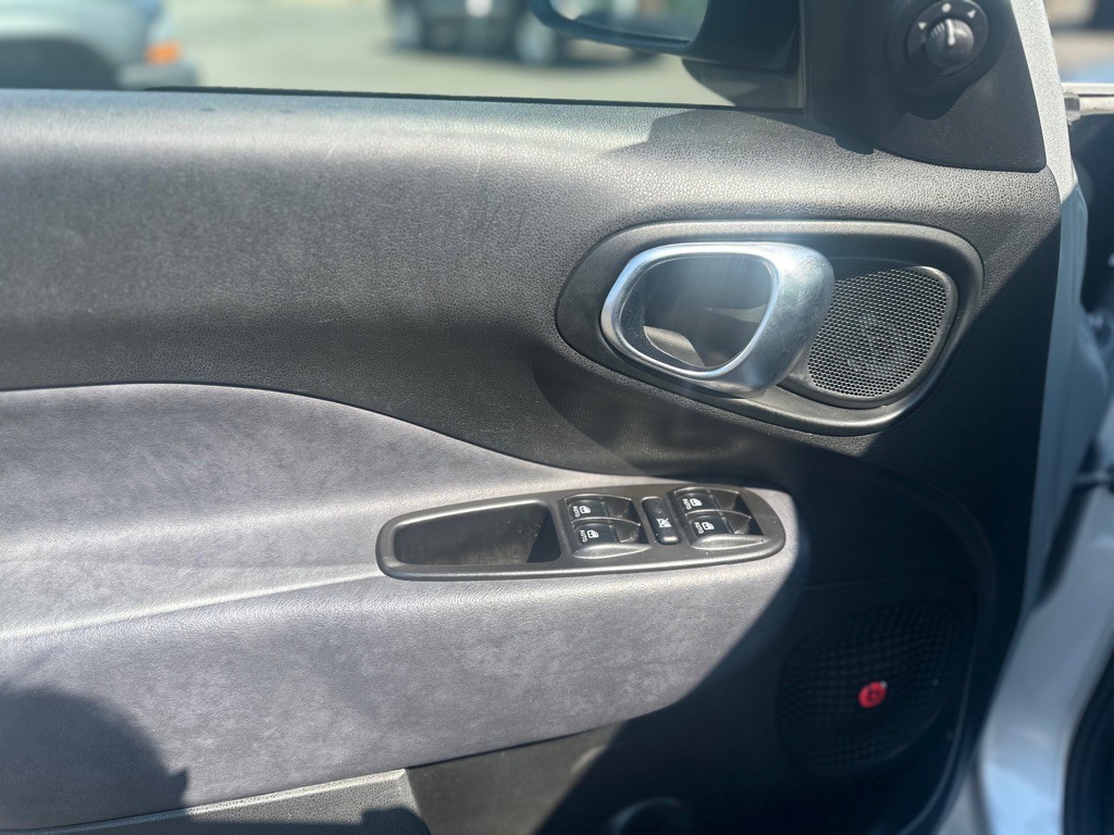 2014 FIAT 500L Image 11