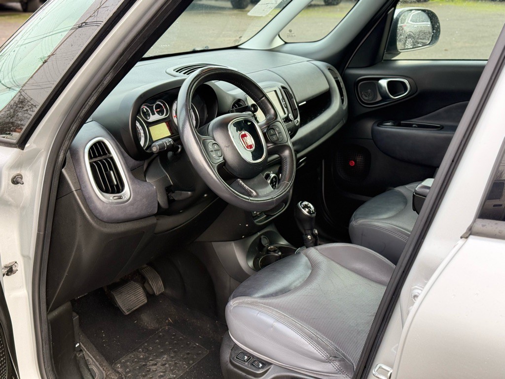 2014 FIAT 500L Image 10