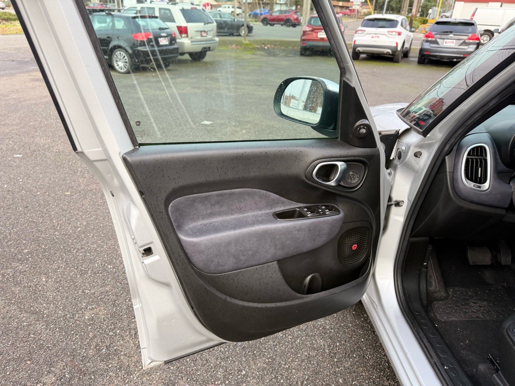 2014 FIAT 500L Image 11