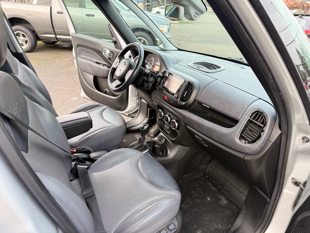 2014 FIAT 500L Image 16