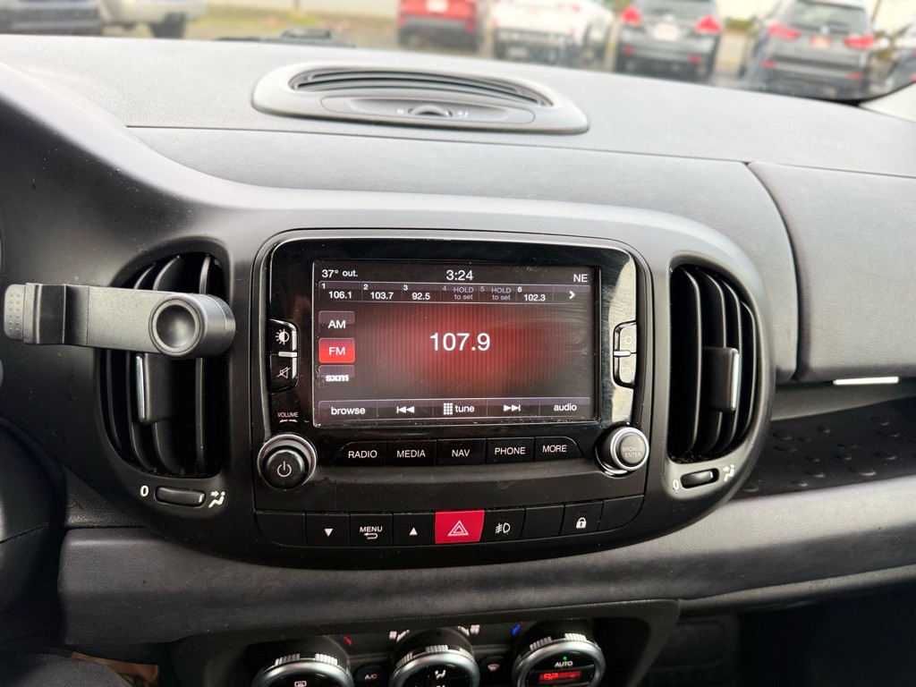 2014 FIAT 500L Image 17