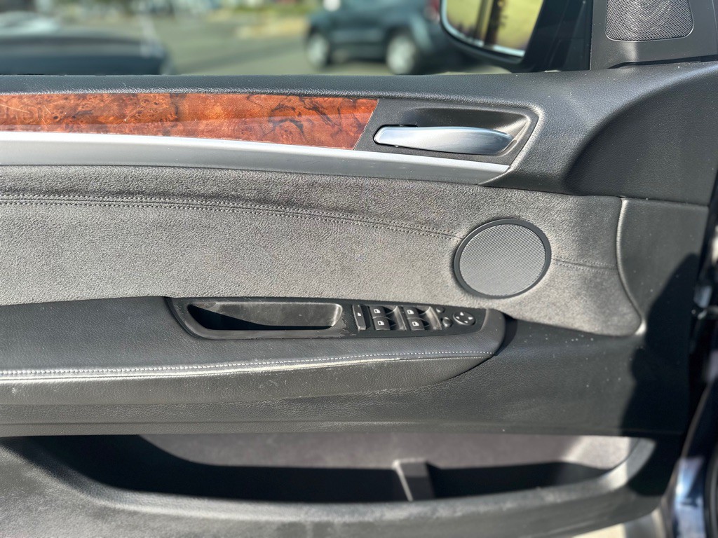 2009 BMW X5 Image 11