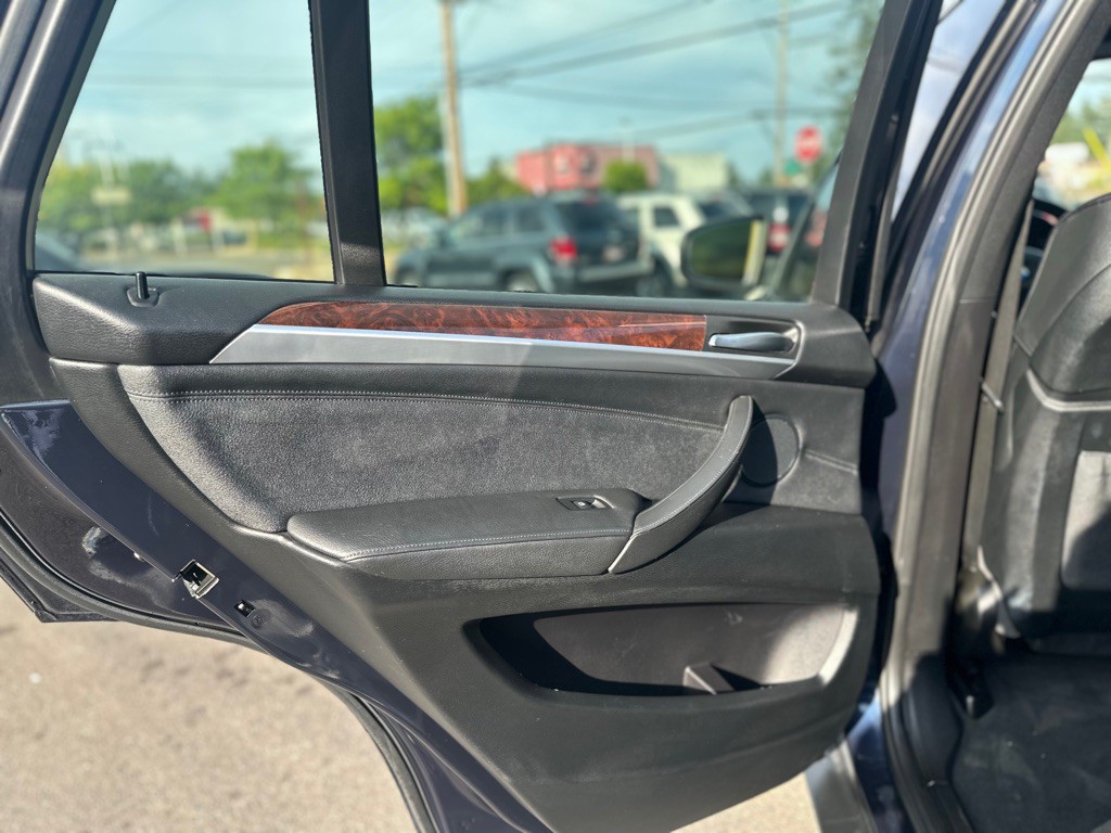 2009 BMW X5 Image 18