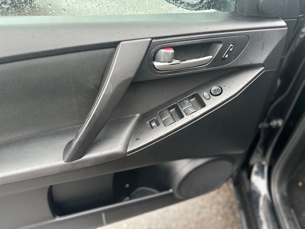 2012 Mazda Mazda3 Image 11