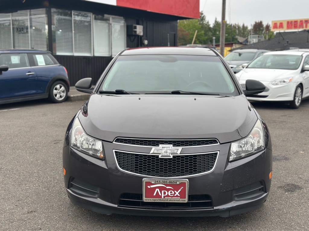 2014 Chevrolet Cruze Image 2