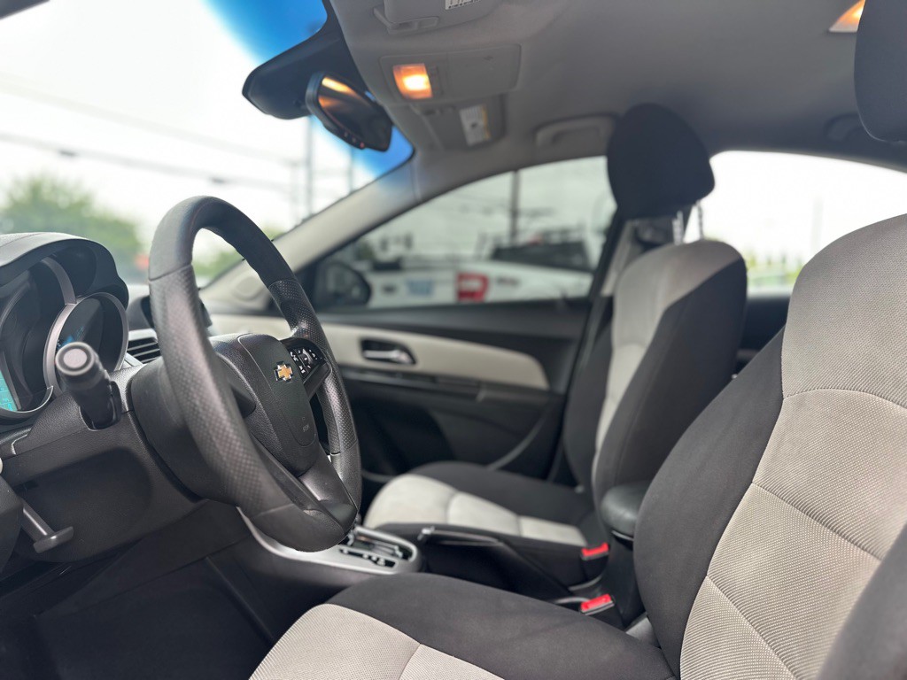 2014 Chevrolet Cruze Image 12