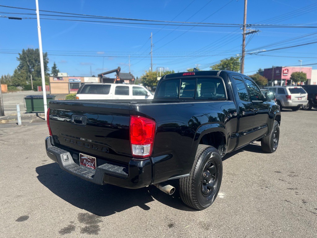 2017 Toyota Tacoma Image 5