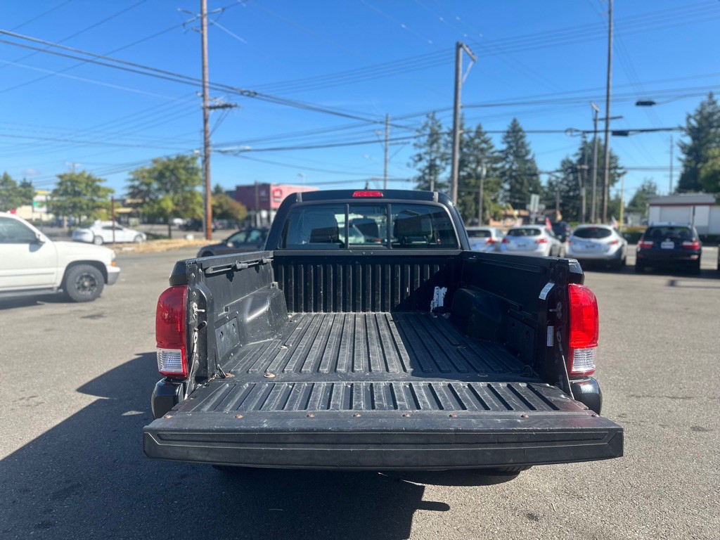 2017 Toyota Tacoma Image 7