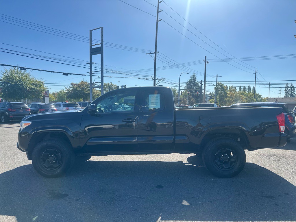 2017 Toyota Tacoma Image 9