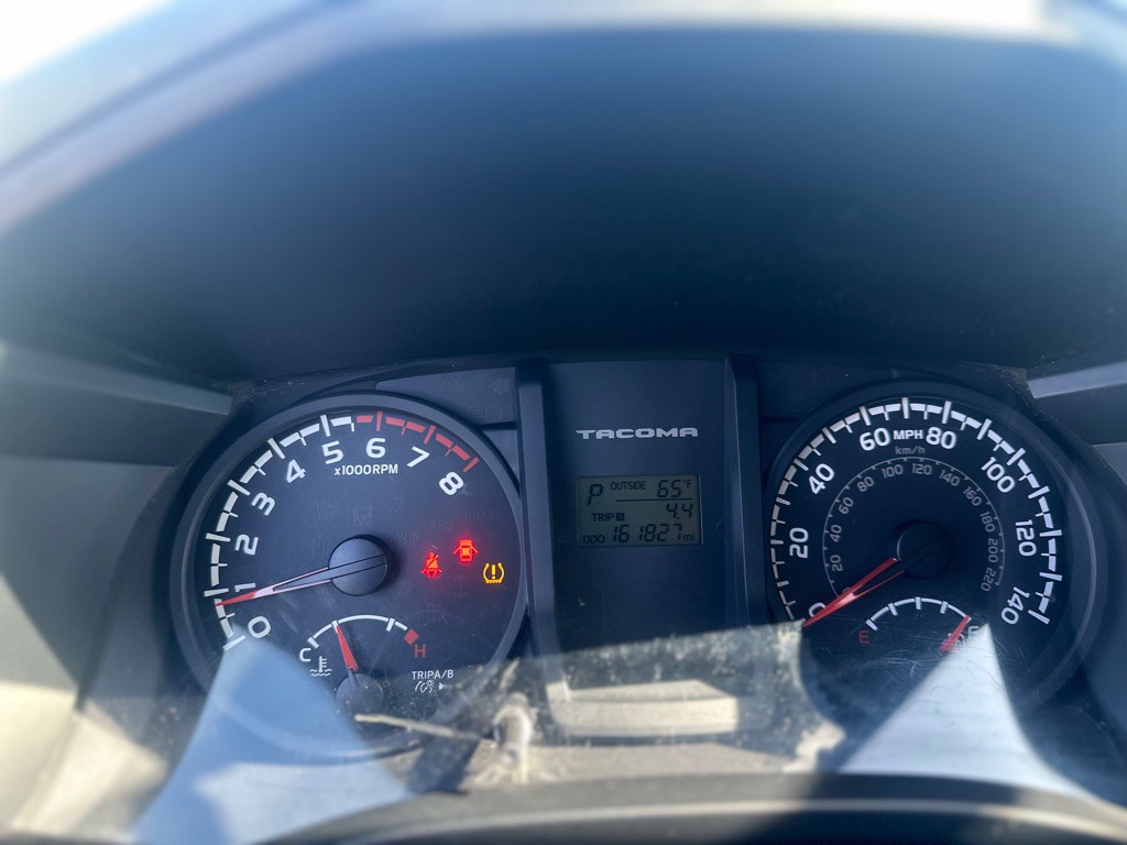 2017 Toyota Tacoma Image 12