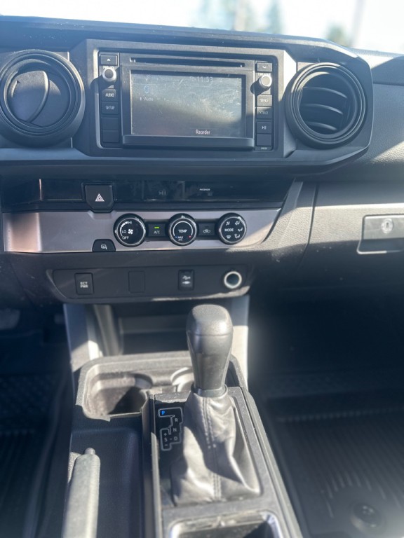 2017 Toyota Tacoma Image 13
