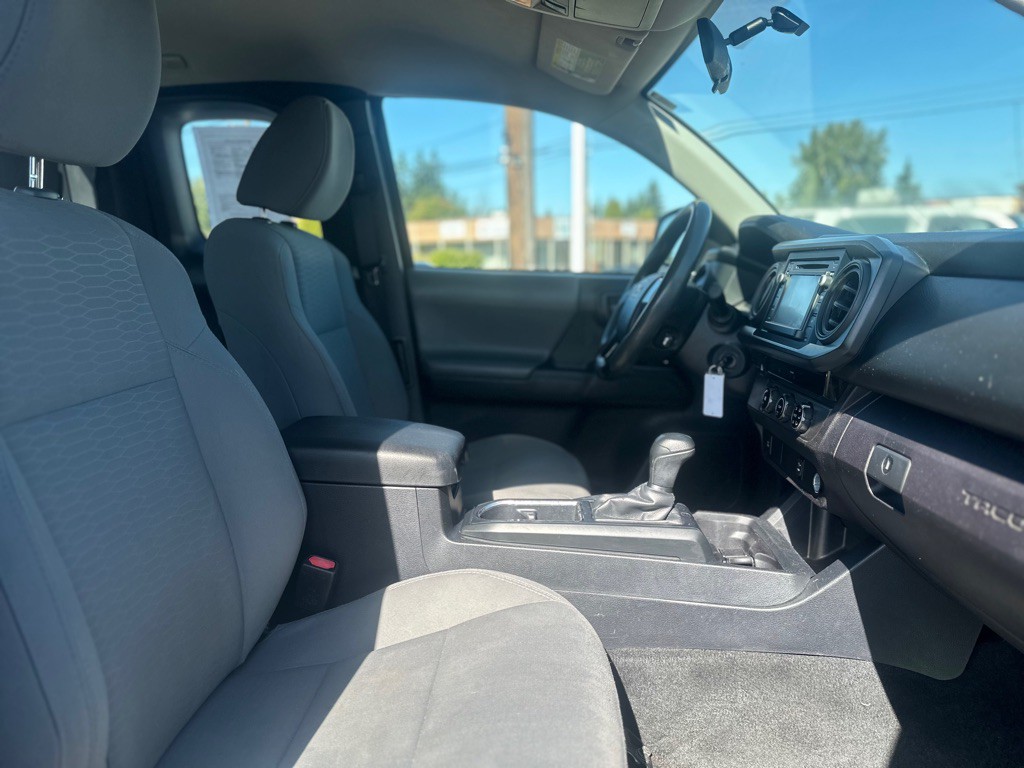 2017 Toyota Tacoma Image 20