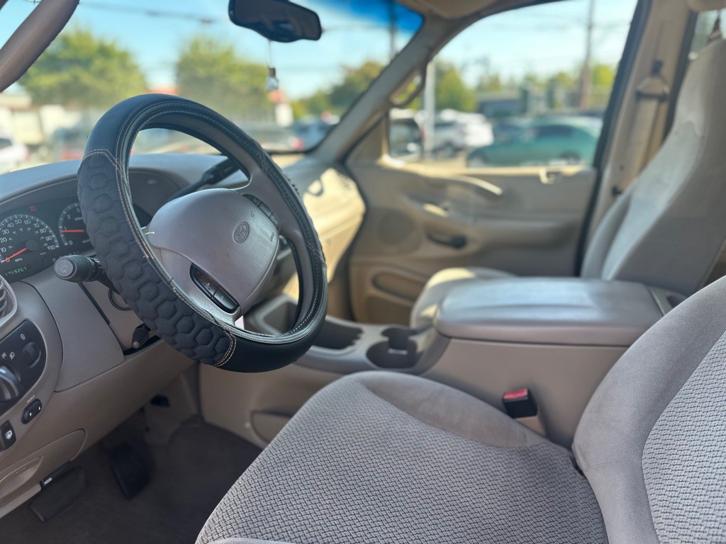 2001 Ford Expedition Image 12