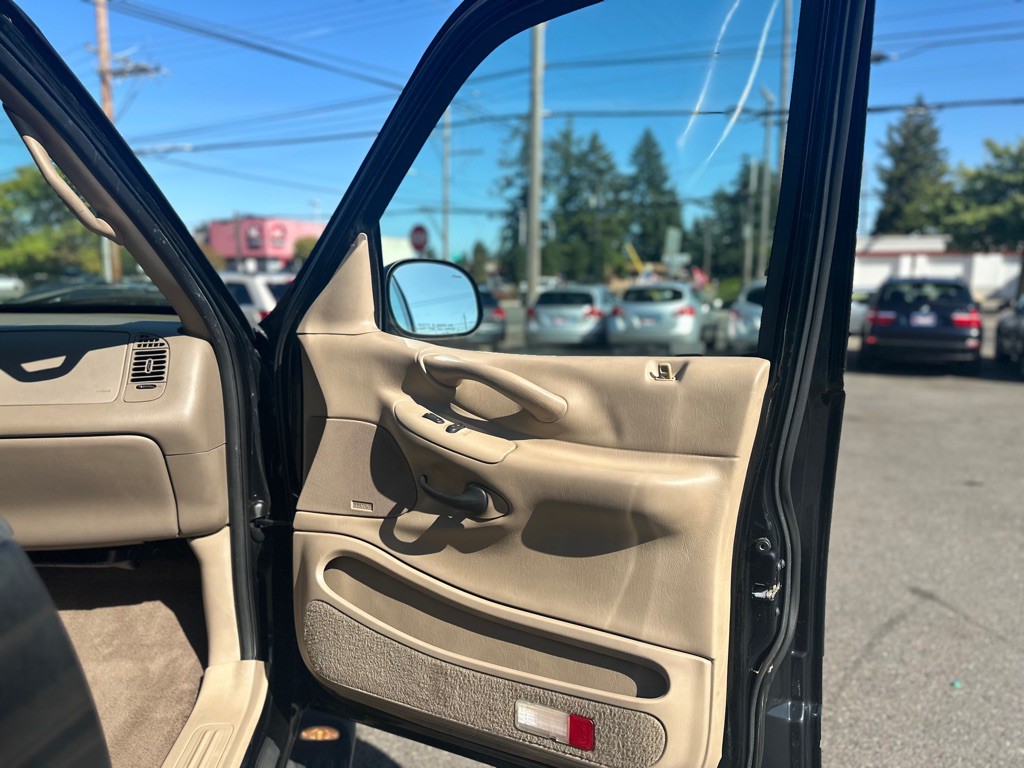 2001 Ford Expedition Image 24