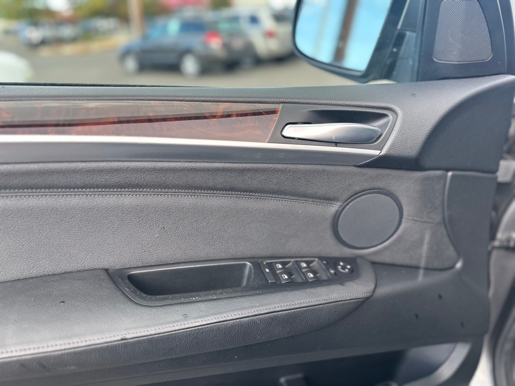2009 BMW X5 Image 12